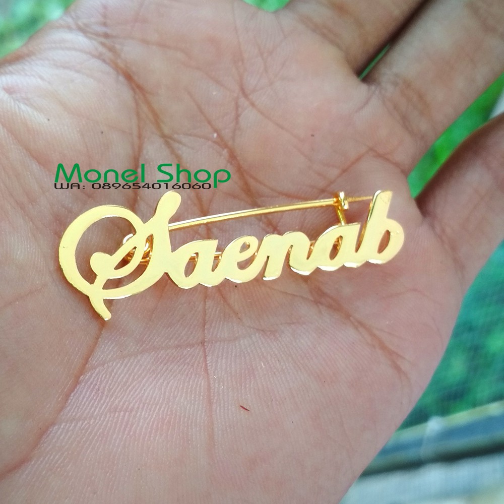 Bross Nama – Pin Nama – Bros Cetak Nama Kuningan Lapis emas