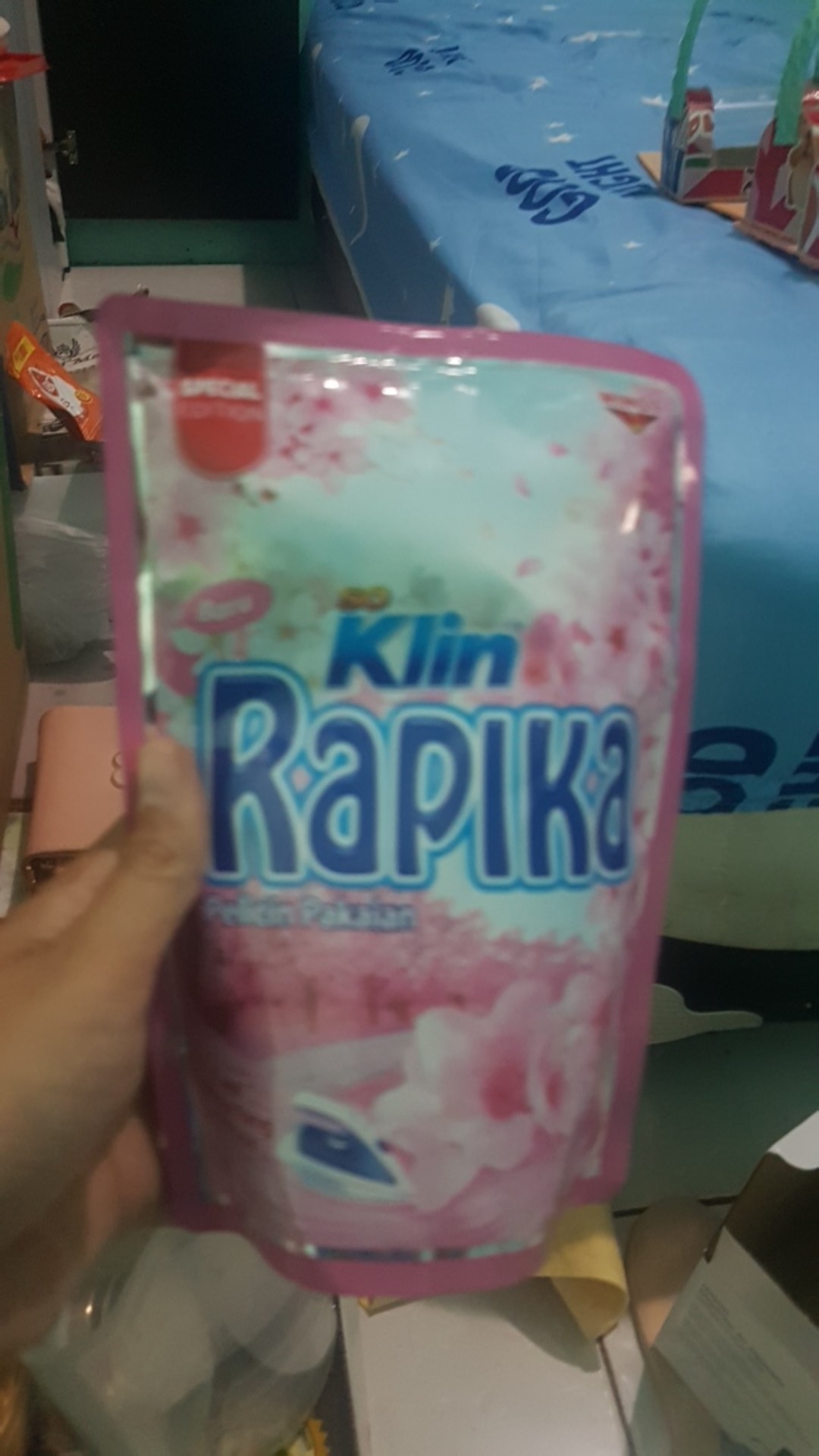 Rapika Pelicin Dan Pewangi Pakaian