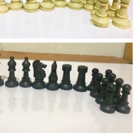 Biji Catur plastik hitam & putih