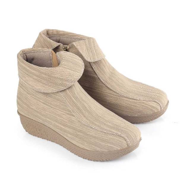 Sepatu boots wanita