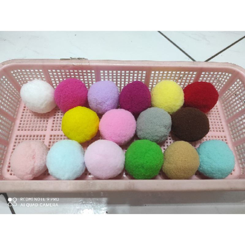 Pompom halus jumbo 4 cm per pc