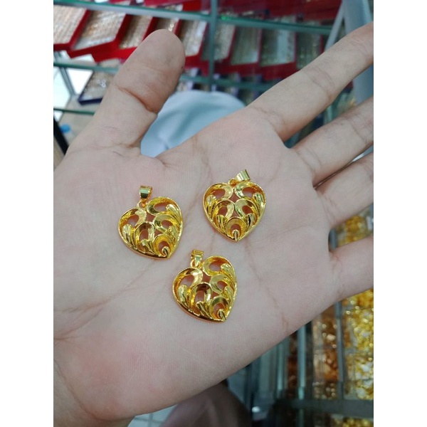 liontin love ukir C lapis emas 24k