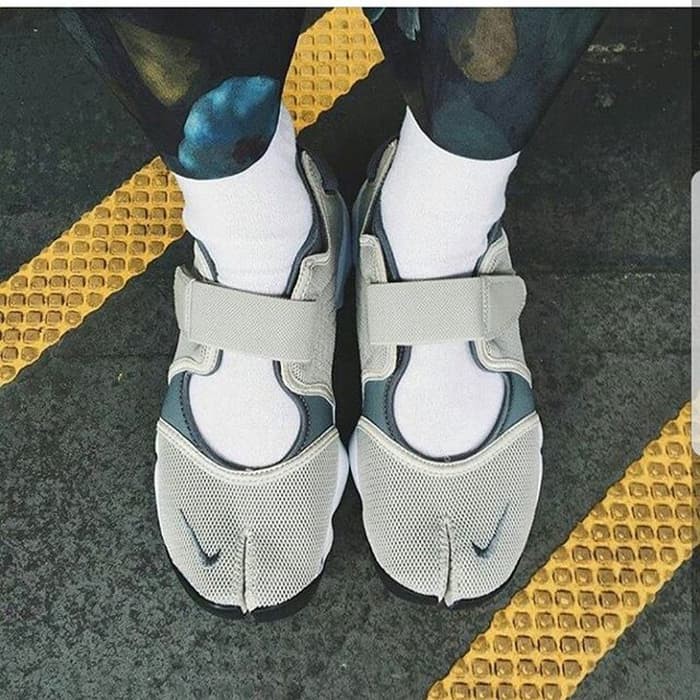 Nike Air Rift  Grey  Premium Original / sepatu keren / sepatu running