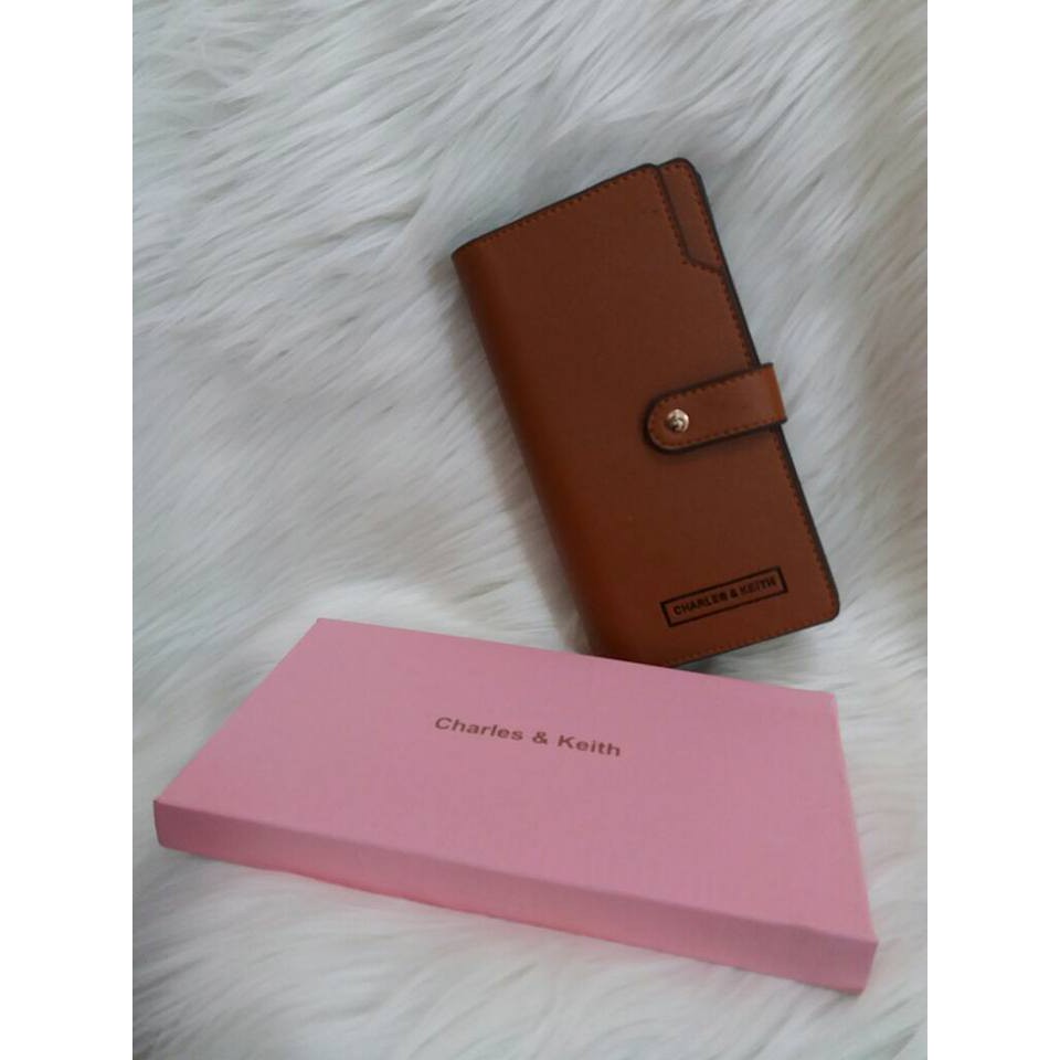 DOMPET CHARLES AND KEITH