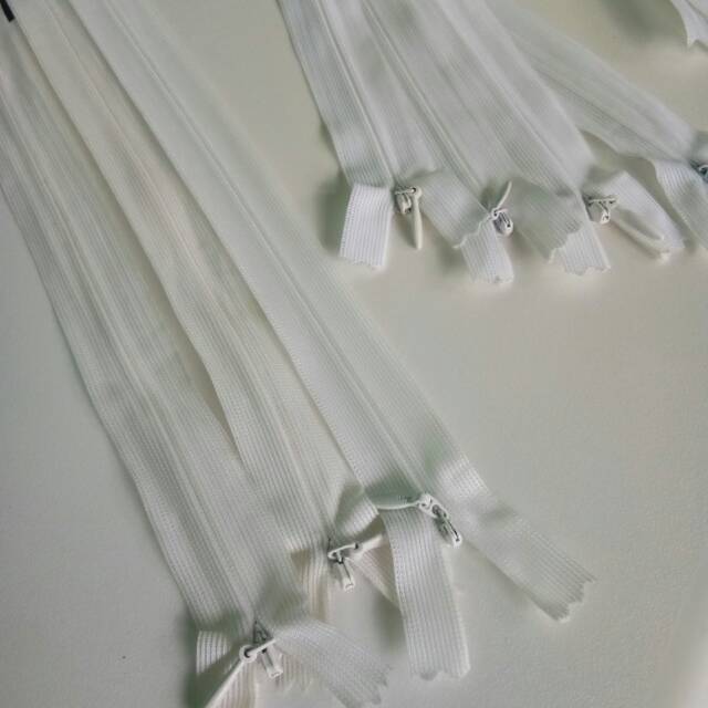 Resleting jepang putih / resleting jepang putih tulang /resleting jepang RH /  resleting jepang  inv