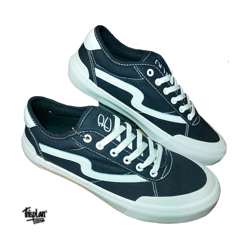 SEPATU PATROBAS IVAN LOW NAVY