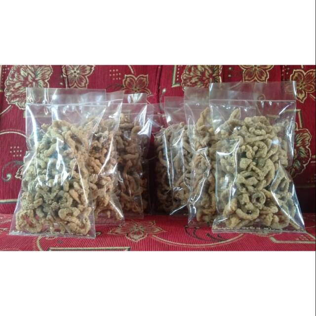 

Kripik usus Jatim produksi rumahan tanpa label