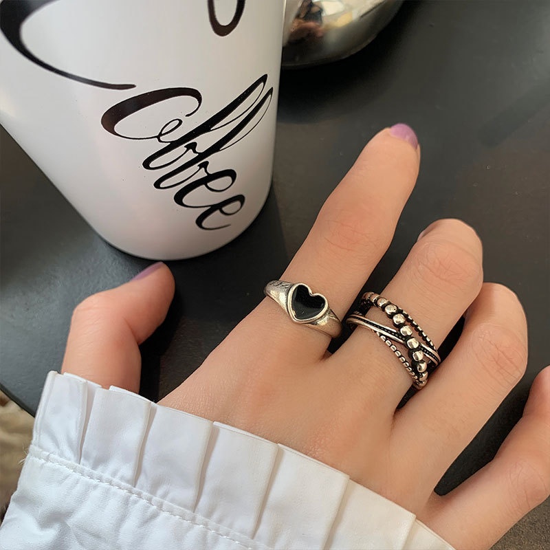 7pcs / Set Cincin Desain Logo Salib Hati Warna Hitam Gaya Retro Untuk Wanita