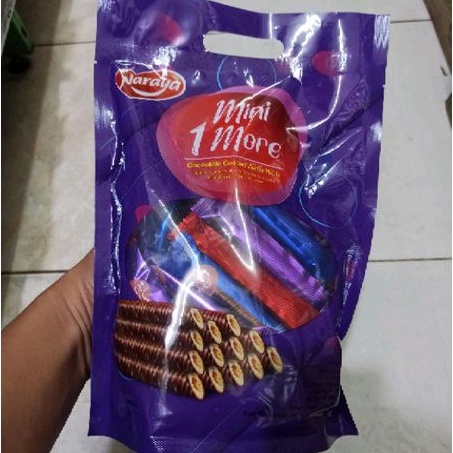 

Naraya Mini Roll Wafer Stick Coklat 240g / Naraya Mini 1 More Wafer Stick Chocolate 240g