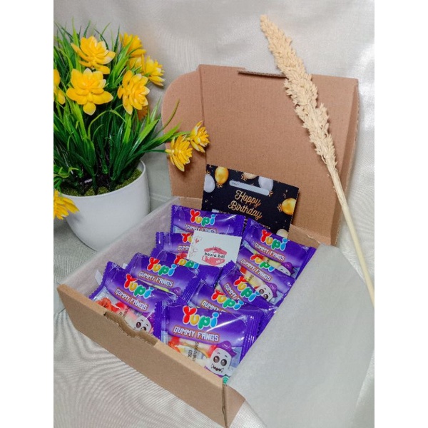 

Hampers Snack Box/ Yuppi/ Gift box Ulang tahun