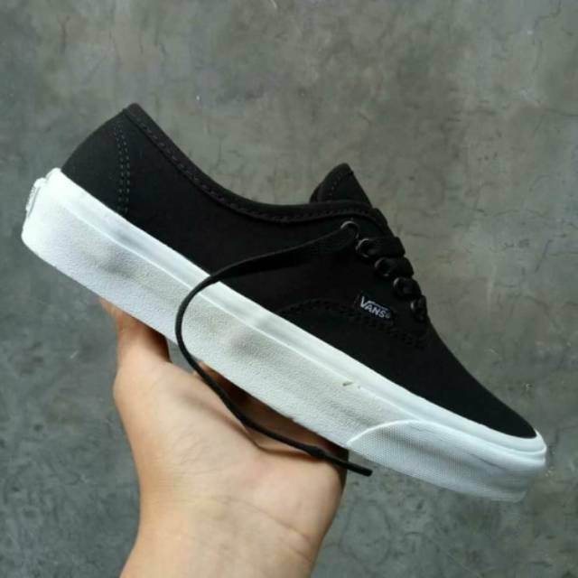 SEPATU43 VANS AUTHENTIC FULL BLACK HITAM POLOS WHITE PUTIH OLDSKOOL ERA SK8 PREMIUM BNIB ICC IFC DT