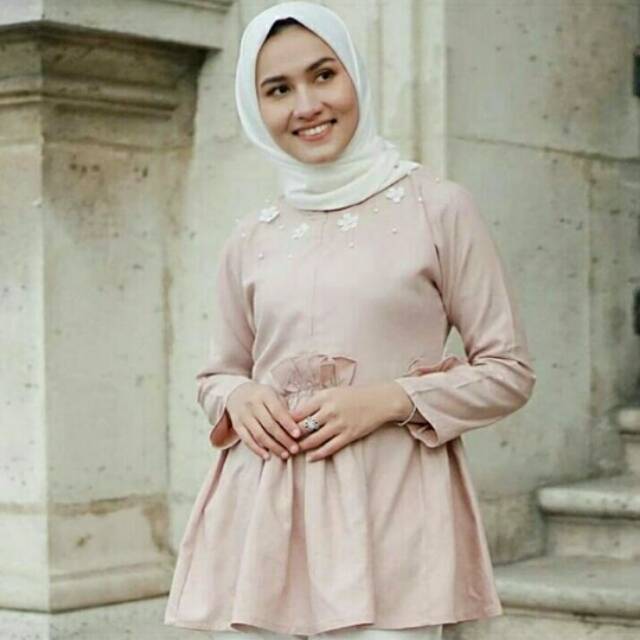 Emma Blouse Wearing KLAMBY