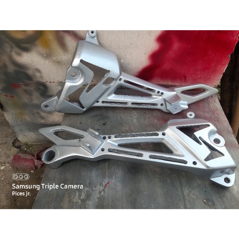 foostep bancik belakang mp megapro primus original coak