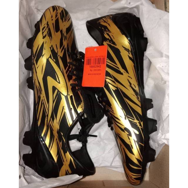 Sepatu Bola Specs Illuzion Black Gold FG
