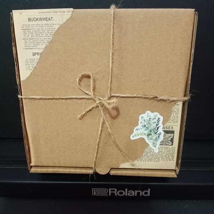 

KARDUS PACKING AESTHETIC INSTAN BUNGKUS KADO INSTAN DAN TALI RAMINYA