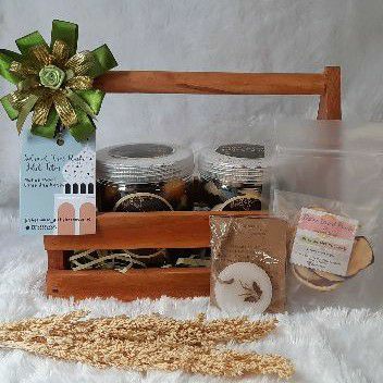 

Hampers / Parcel Lebaran - Wooden Basket 2