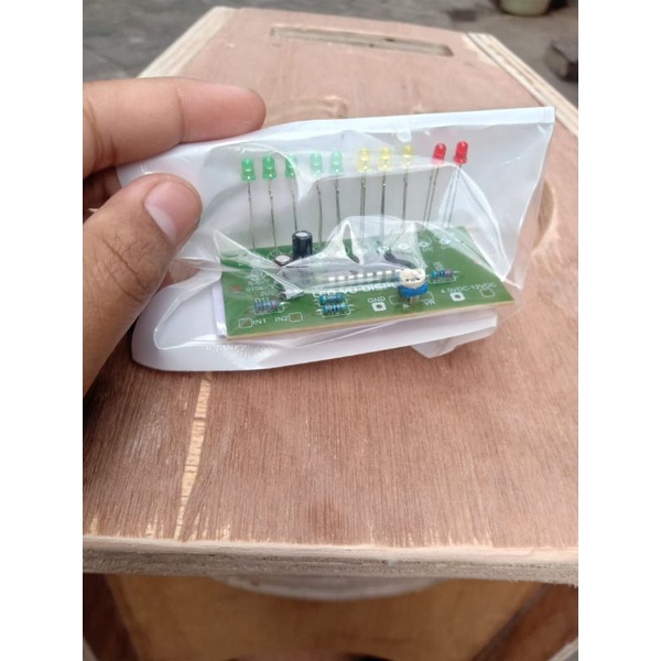 led vu display menggunakan ic lm 3915 untuk sinyal amplifier