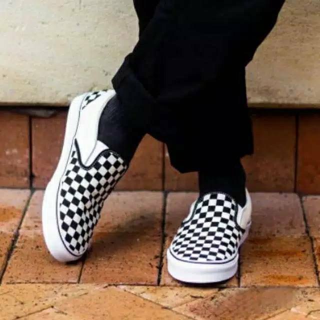  SEPATU  VANS  SLIP ON CHECKERBOARD CATUR  PUTIH HITAM 