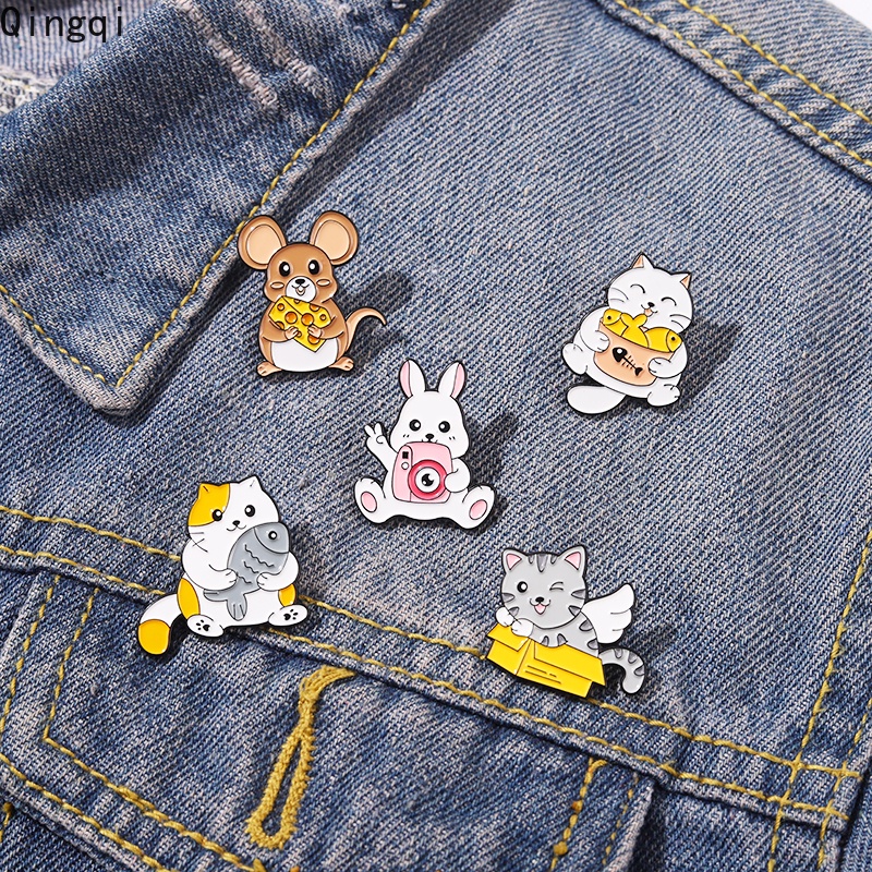 Bros Pin Enamel Bentuk Kartun Kucing / Ikan / Tikus / Kelinci Bahan Alloy