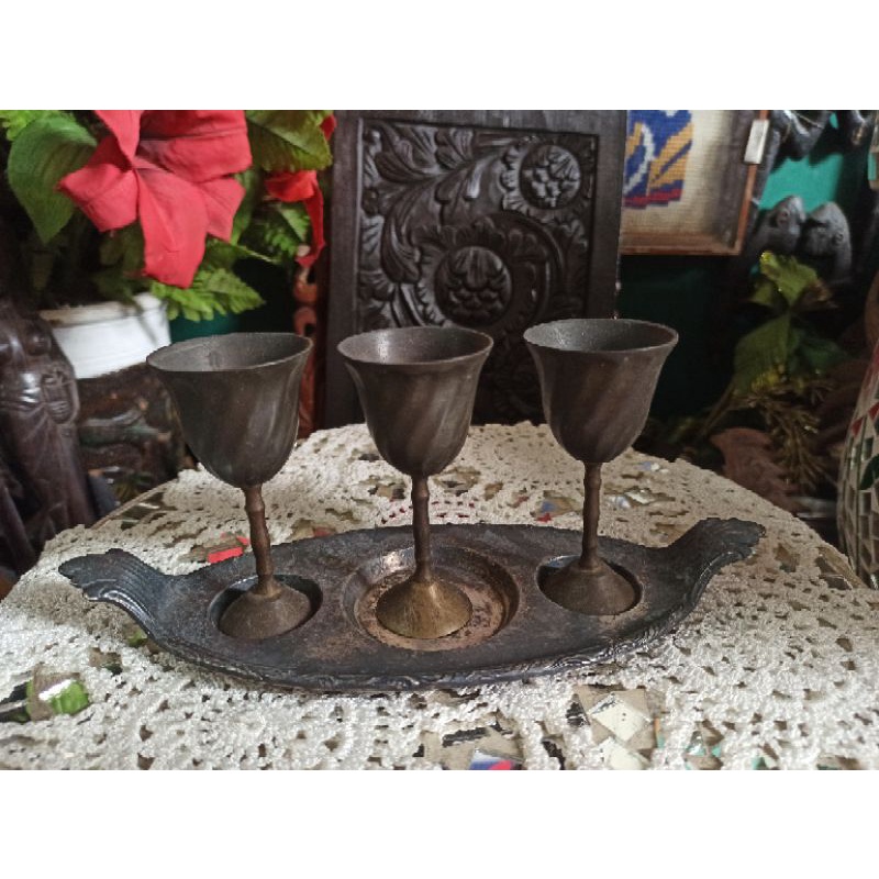 Gelas kuningan Kuno. jadul.lawasan 1 set dengan nampan campuran antik