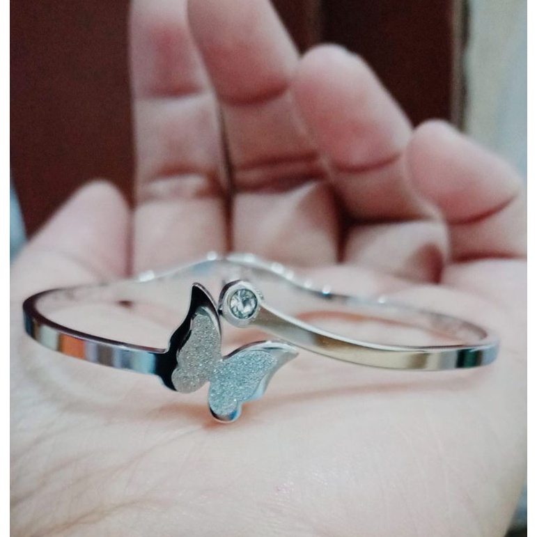 Gelang titanium perhiasan wanita