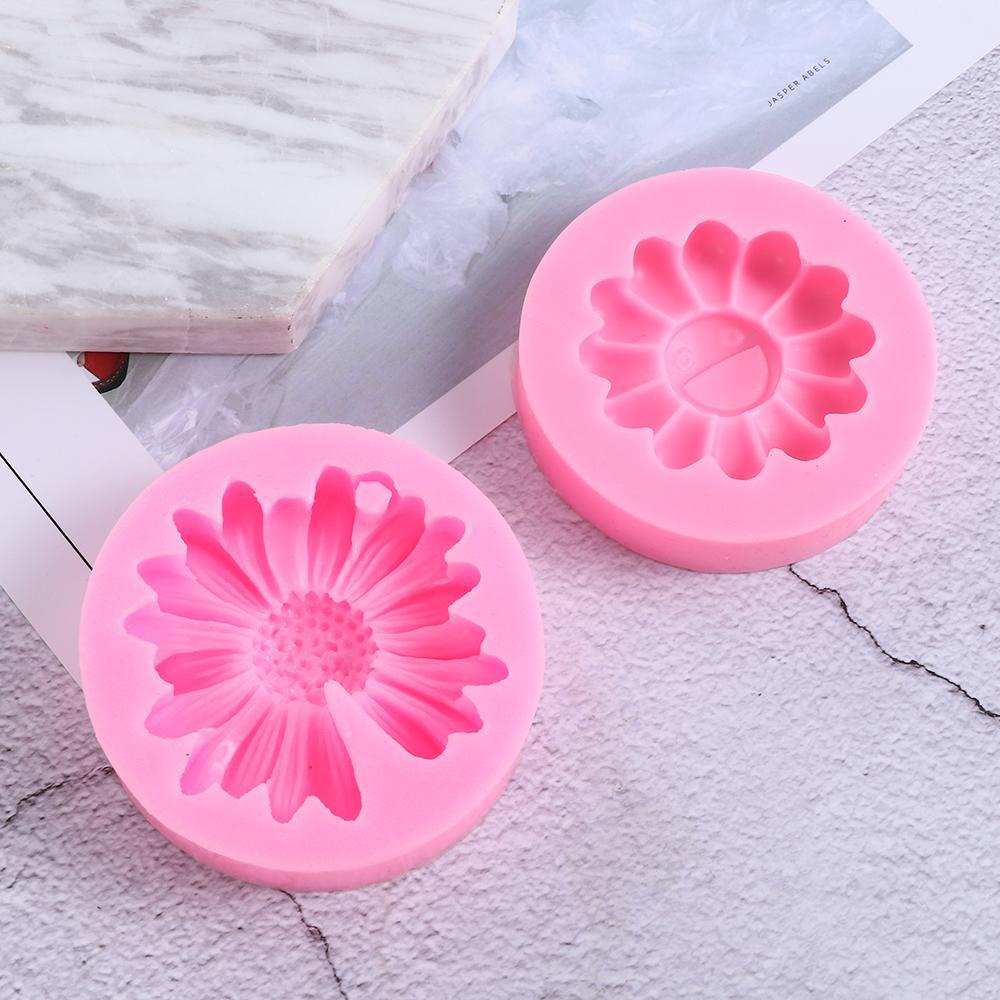 Solighter Glossy Sunflower Resin Mold Liontin Membuat Casting Mold Dengan Lubang Liontin Sun Flower Silicone Mold