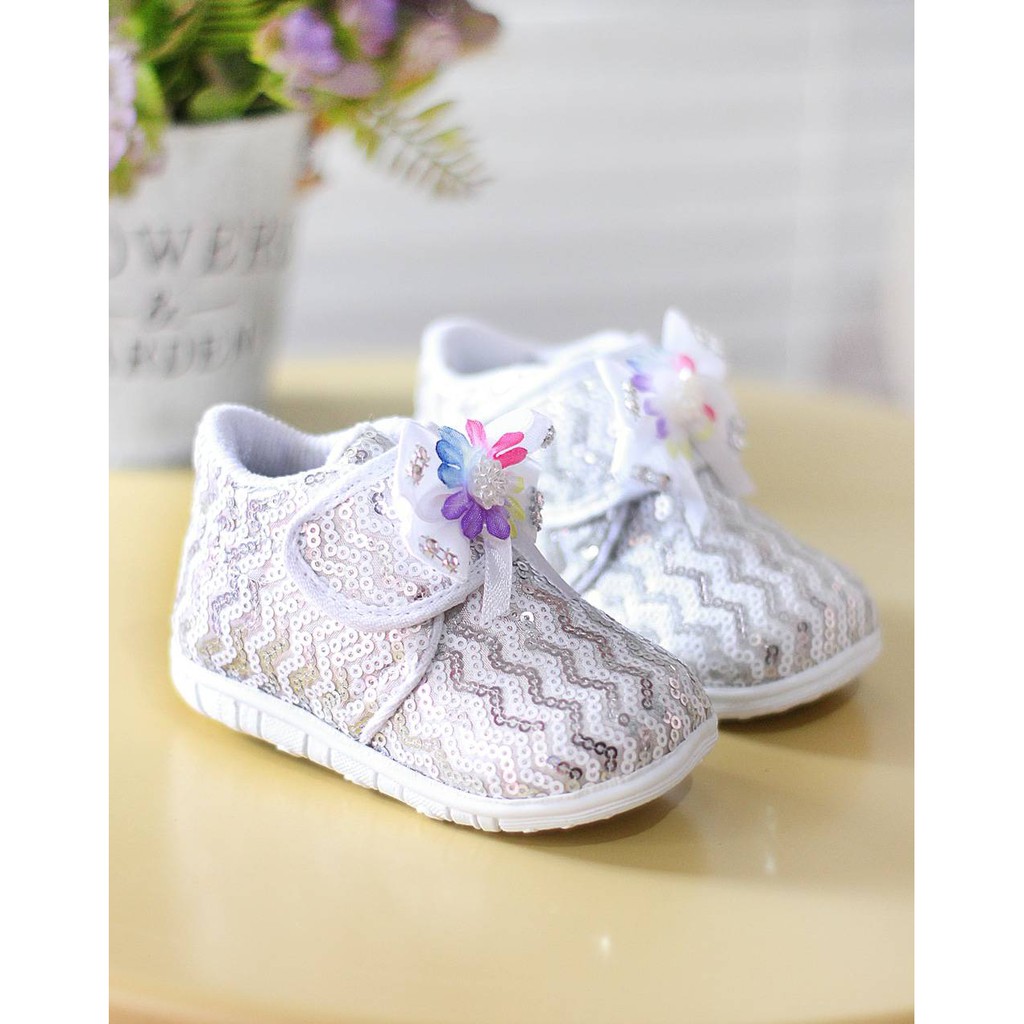 Sepatu Bayi Perempuan Rajut Bunyi
