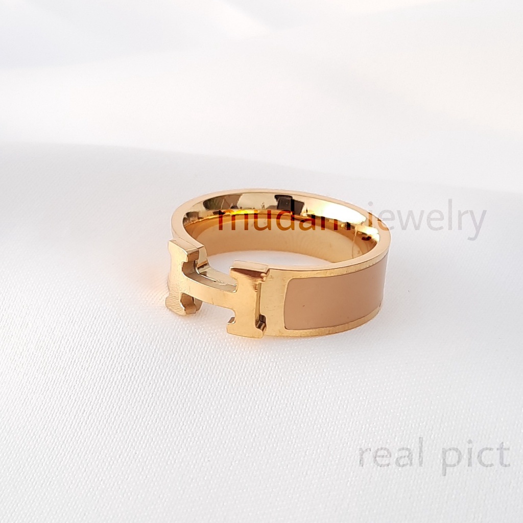 Cincin Titanium Model Huruf &quot; H &quot; Mewah dan Elegan Warna Rose Gold dan Gold