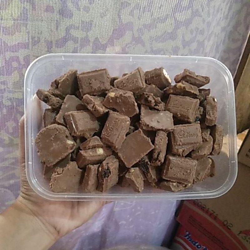 

cokelat kerikil / patahn kotak kecil 500gr cup