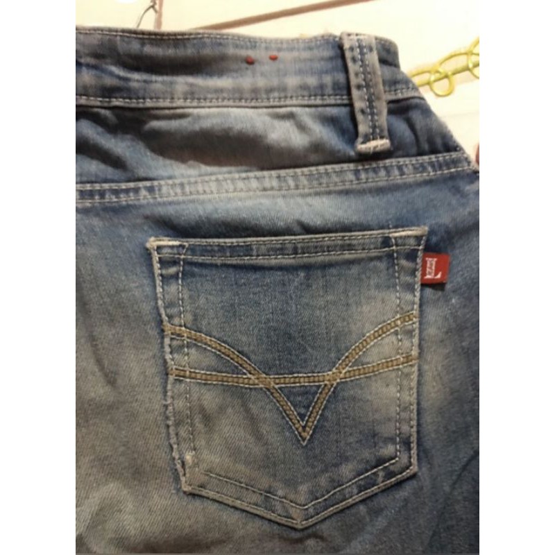 logo jeans preloved