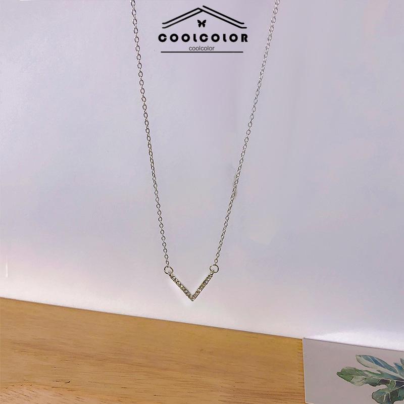 COD❤️Kalung Liontin berbentuk huruf V Korea Wanita Desain Niche Anti-fading Dan Hypoallergenic Fashion Temperamen Kalung Mewah Ringan Murah Aksesoris Fashion