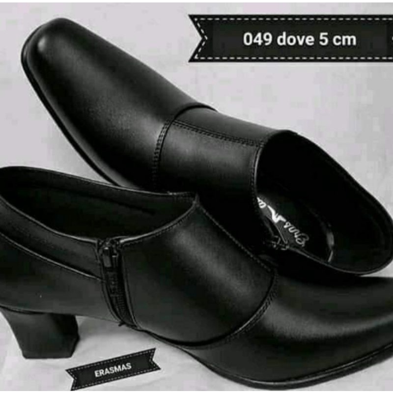 sepatu polwan