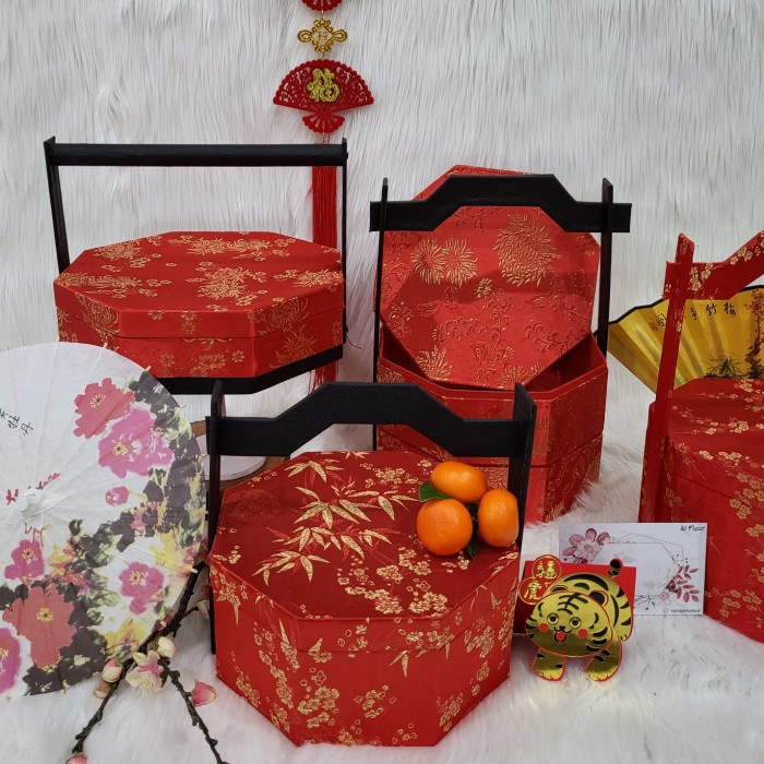 

Hiasan box hampers imlek chinese new year parcel - No. 4...