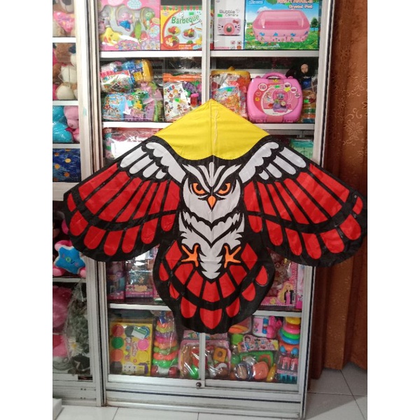 Layangan kain jumbo bermotif burung hantu