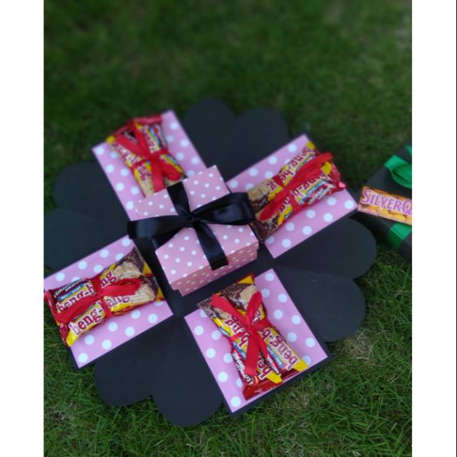 Explosion box snack , kado jajan ,bucket snack, kado anniversary , kado wisuda , kado pernikahan