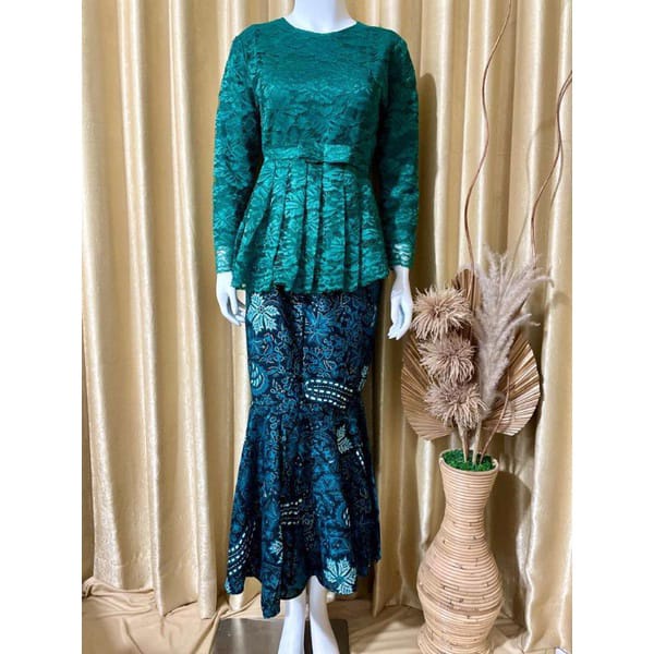 Setelan Kebaya Brukat Warna Hijau Botol / Kebaya Brukat / Kebaya Pesta