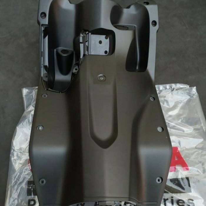 LEG SHIELD 2 LEXIL COVER KONTAK YAMAHA MIO GEAR 125 ORI B3W-F8312-00