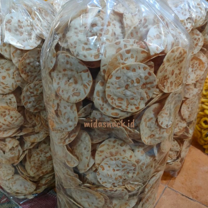 

Keripik tempe sagu bulat 500gr kiloan cocok dijual kembali cemilan lebaran murah enak