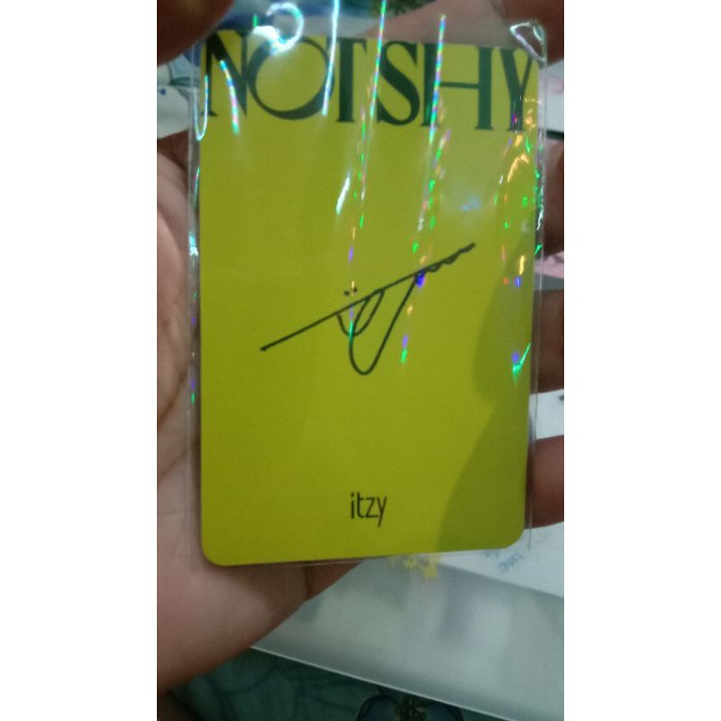 JUAL PHOTOCARD YUNA WARNA KUNING NOT SHY