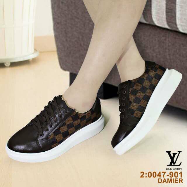 Sepatu casual cewek LV