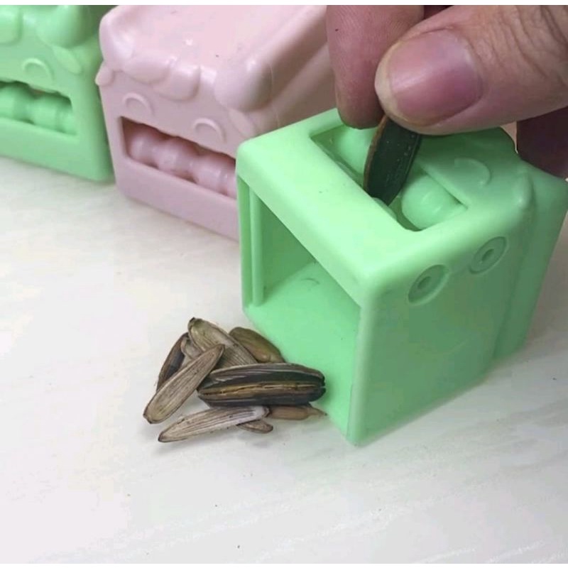 Pengupas Kuaci Plastik / Biji Melon