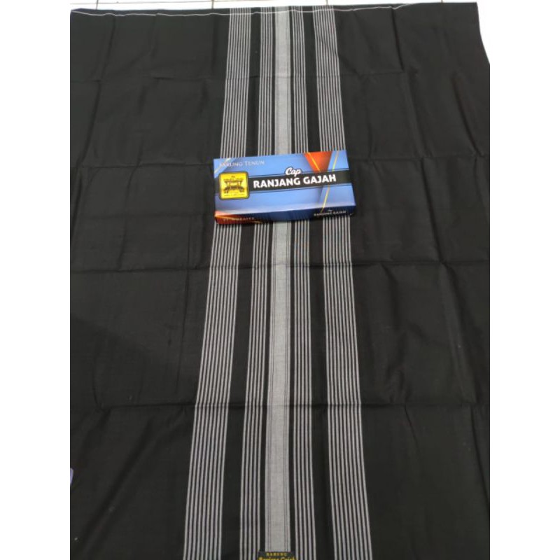 Sarung Hitam Tumpal  Ranjang Gajah