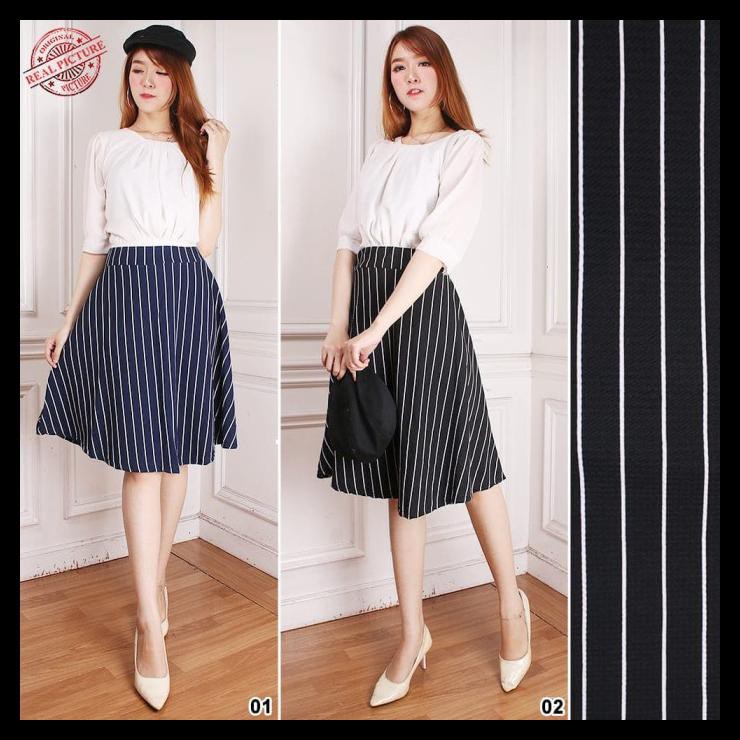 Rok Pendek Khalisa Midi Skirt Casual Payung Jumbo Wanita - Hitam