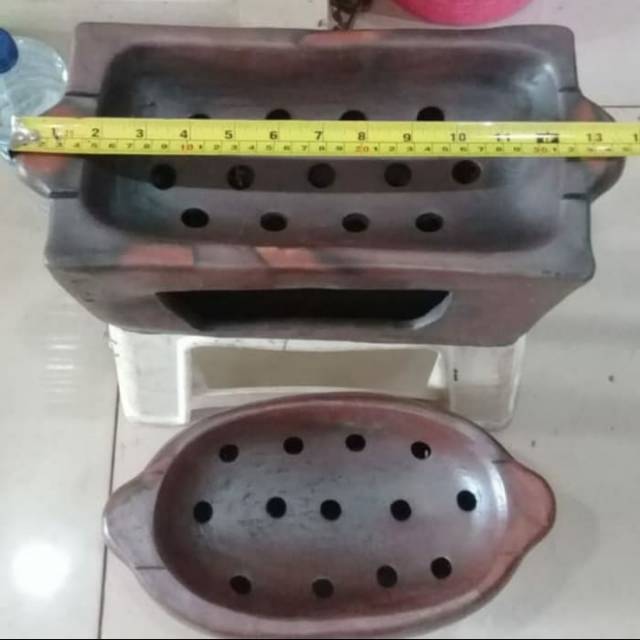 

Bakaran sate tanah liat