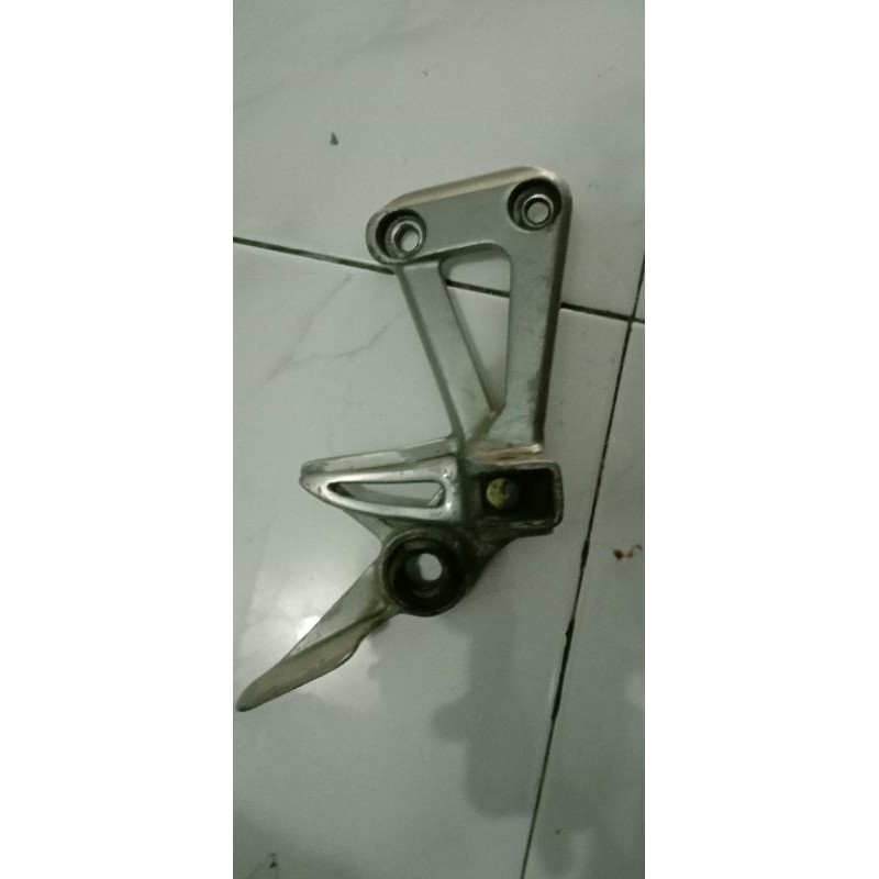 postep footstep pijakan kaki belakang motor Yamaha Scorpio original murah