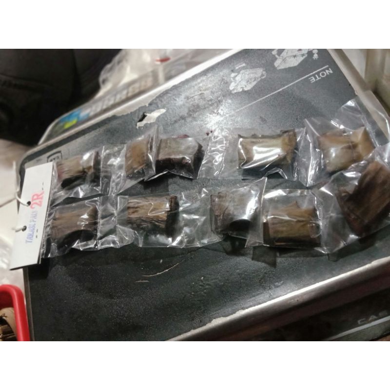 

TERASI PAIS cap 2R /terasi daun khas majalaya isi 10 pc