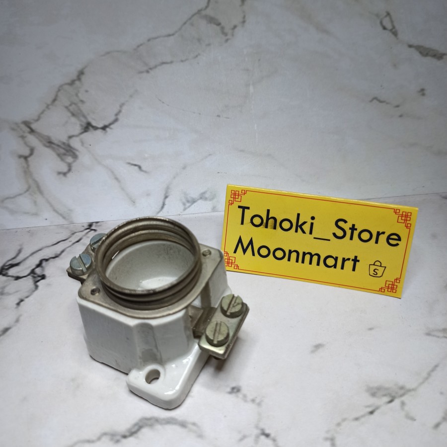 Fitting gantung kaki bayonet B22