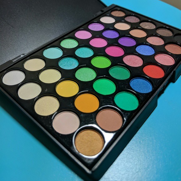 Popfeel Eyeshadow Palette Matte Waterproof dan Tahan Lama [ 40 WARNA ]