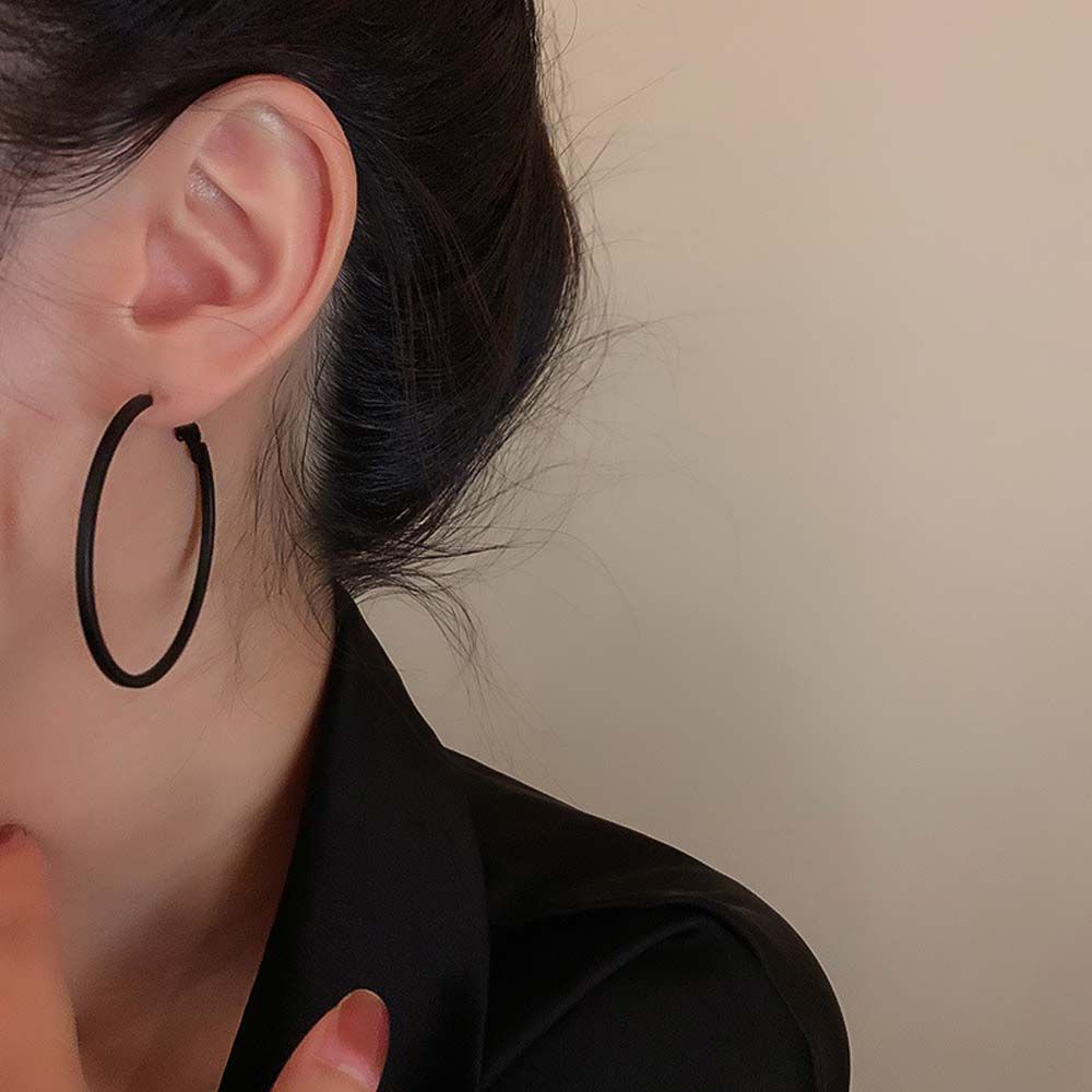 Anting Hoop Bentuk Lingkaran Besar Warna Hitam Frosted Gaya Korea Untuk Wanita