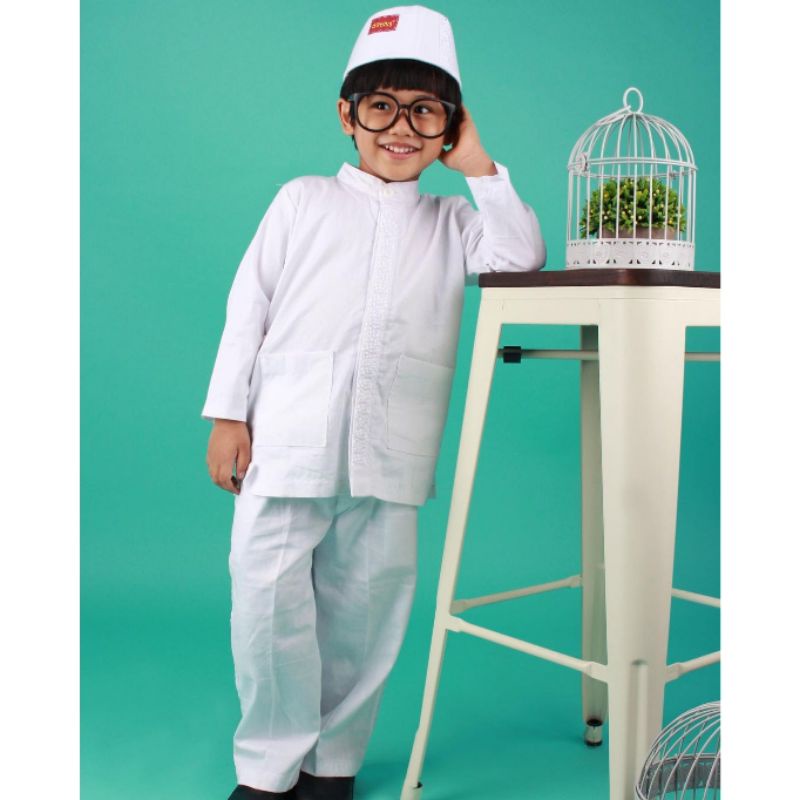 Dannis Anak Koko Cowok Putih